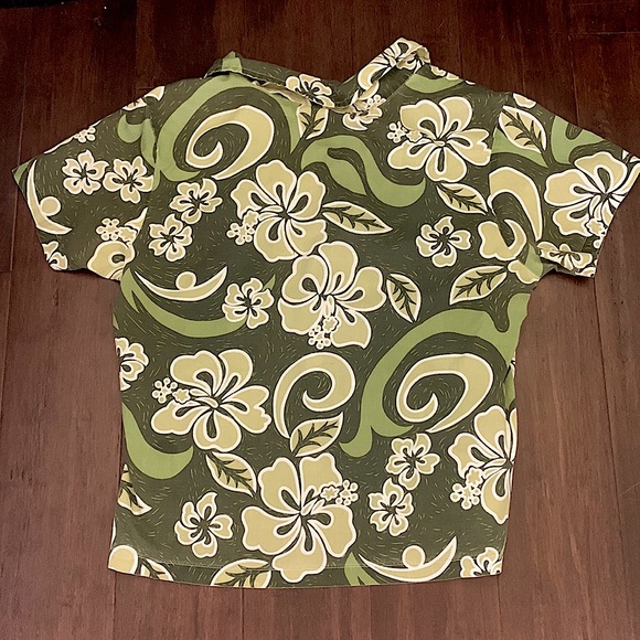 Green Hawaiian wear button up - Picture 4 of 4